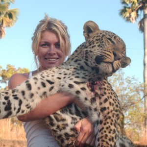 Leopard-Mikambe River, Tanzania