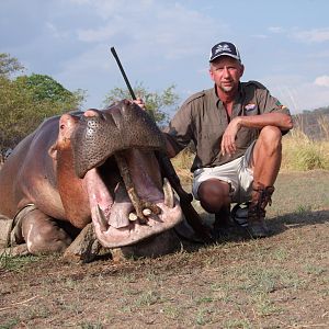 Hunting Hippo with Nhenda Safaris Mozambique