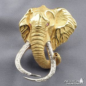 18kt Gold Elephant Brooch depicting "Shawu"