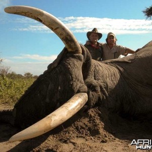 104 pound tusker with Johan Calitz Safaris in Botswana - PH Willy McDonald