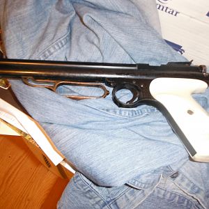 Crosman 106 (1945 -53 ) Pellet pistol