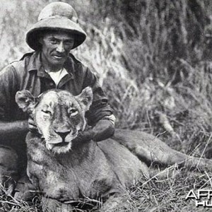 Mr. Akeley and dead Lioness