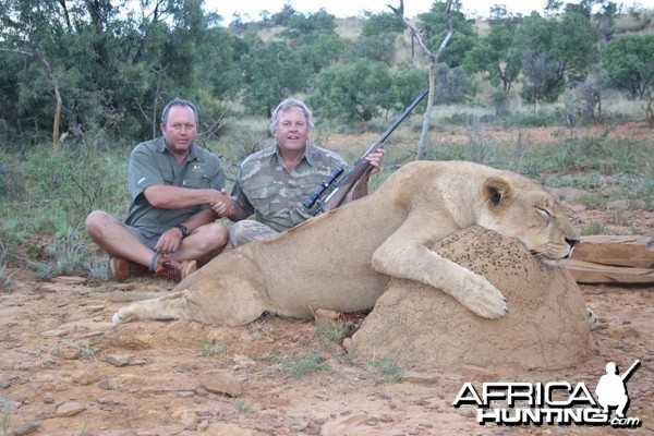 Lioness hunted by PH Hein Uys and client