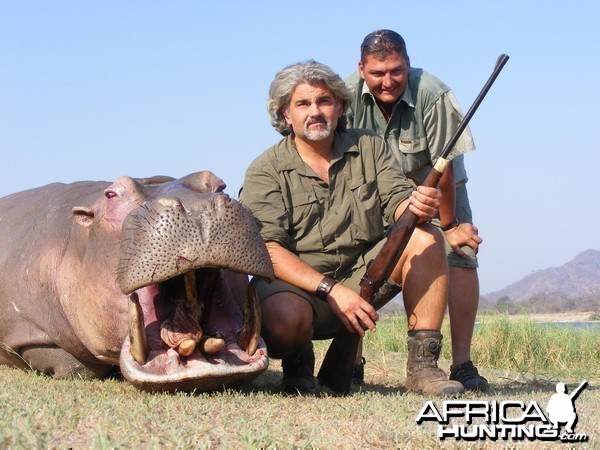 Hunting Hippo with Nhenda Safaris Mozambique