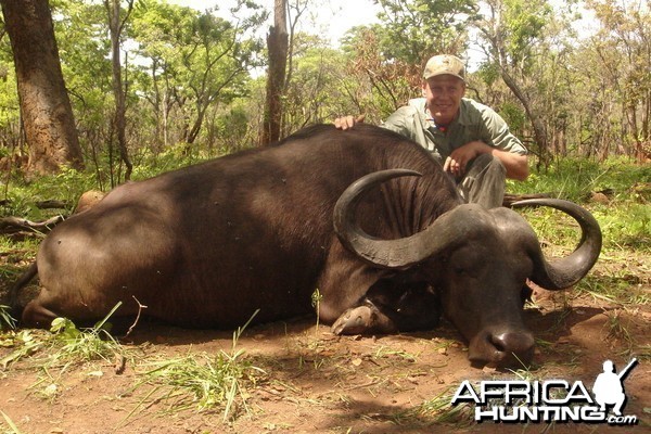 Hunting Buffalo with Wintershoek Johnny Vivier Safaris in SA