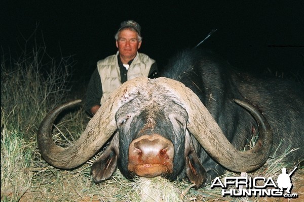 Hunting Buffalo with Wintershoek Johnny Vivier Safaris in SA