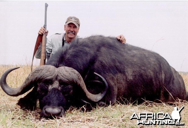 Hunting Buffalo with Wintershoek Johnny Vivier Safaris in SA