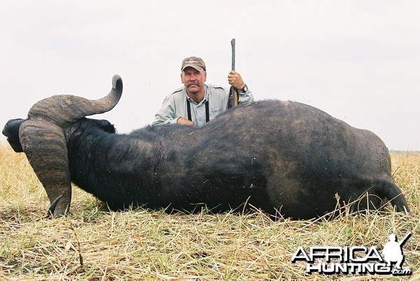 Hunting Buffalo with Wintershoek Johnny Vivier Safaris in SA