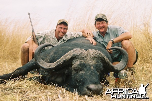 Hunting Buffalo with Wintershoek Johnny Vivier Safaris in SA