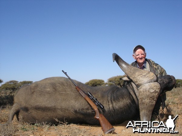 Hunting Buffalo with Wintershoek Johnny Vivier Safaris in SA