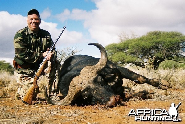 Hunting Buffalo with Wintershoek Johnny Vivier Safaris in SA