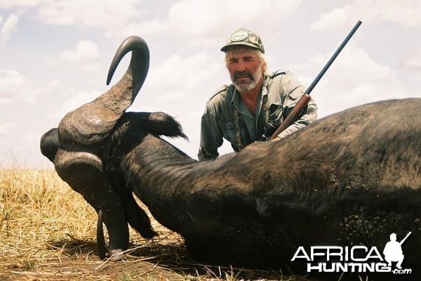 Hunting Buffalo with Wintershoek Johnny Vivier Safaris in SA