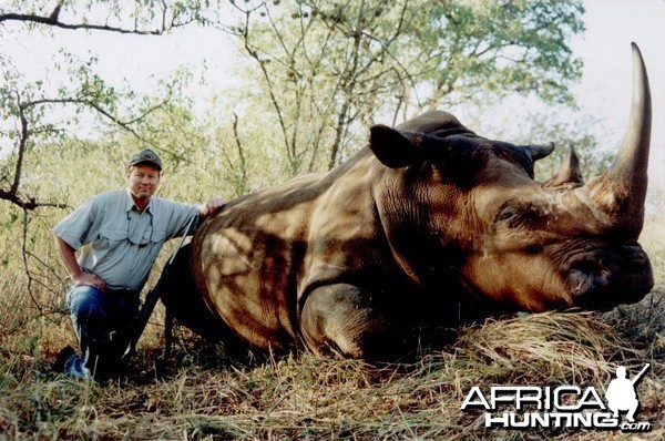 Hunting White Rhino with Wintershoek Johnny Vivier Safaris in SA