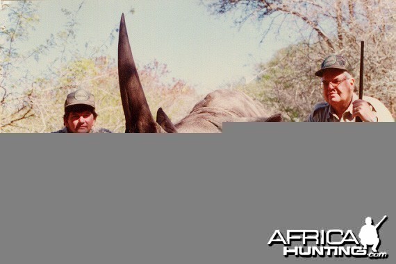 Hunting White Rhino with Wintershoek Johnny Vivier Safaris in SA