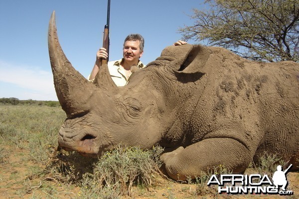 Hunting White Rhino with Wintershoek Johnny Vivier Safaris in SA