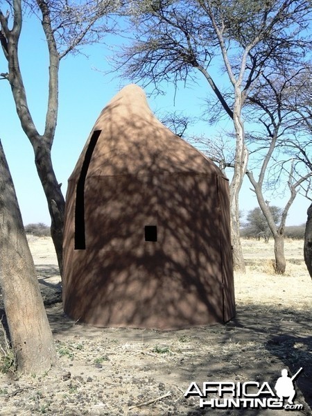 Movable bow hunting blind in the shape of a termite hill