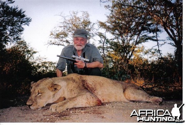 300 lb lioness