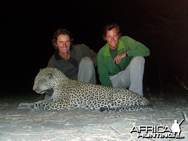 Chasse Leopard Selous Tanzanie