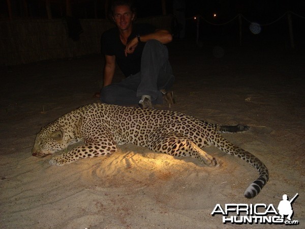 Chasse Leopard Selous Tanzanie