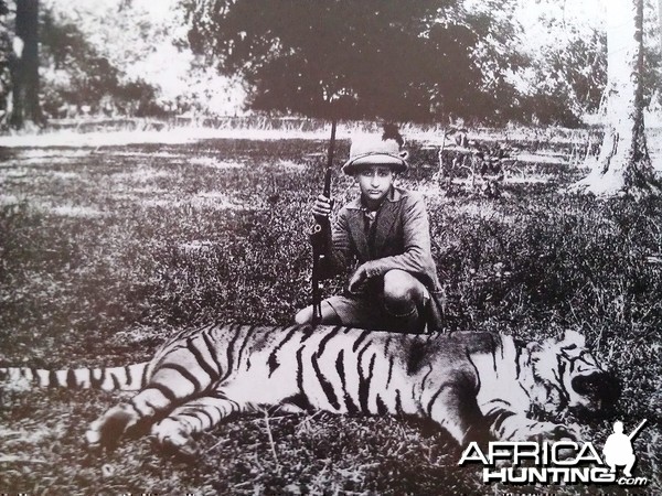 Billy Arjan Singh with his first tiger shot at age 14