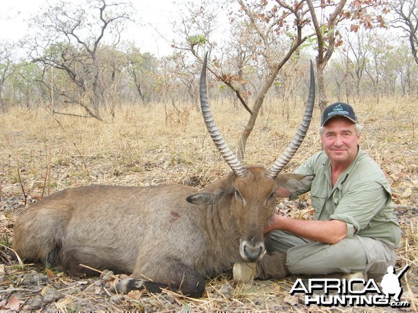 Defassa Waterbuck hunted in Cameroon with Club Faune