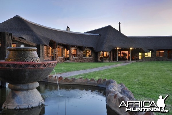 Wag n Bietjie Lodge - Wintershoek Johnny Vivier Safaris in South Africa