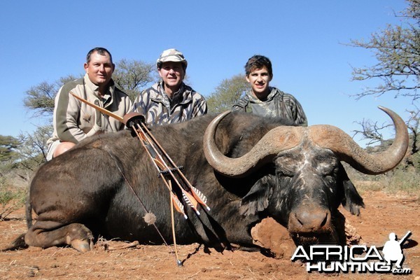 Buffalo bow hunt hunt with Wintershoek Johnny Vivier Safaris