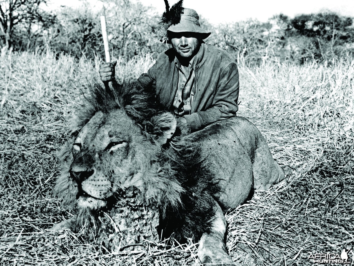 Jorge Alves de Lima with Lion