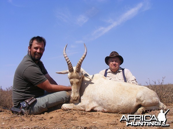 White Blesbok hunt with Wintershoek Johnny Vivier Safarisarthog fight Tanza