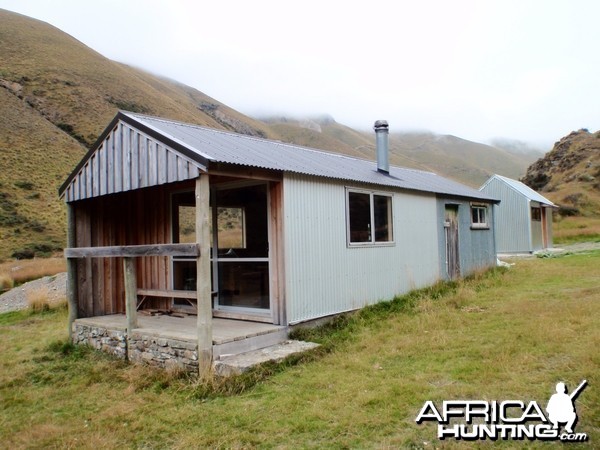 Hunting Cabin, Tahr