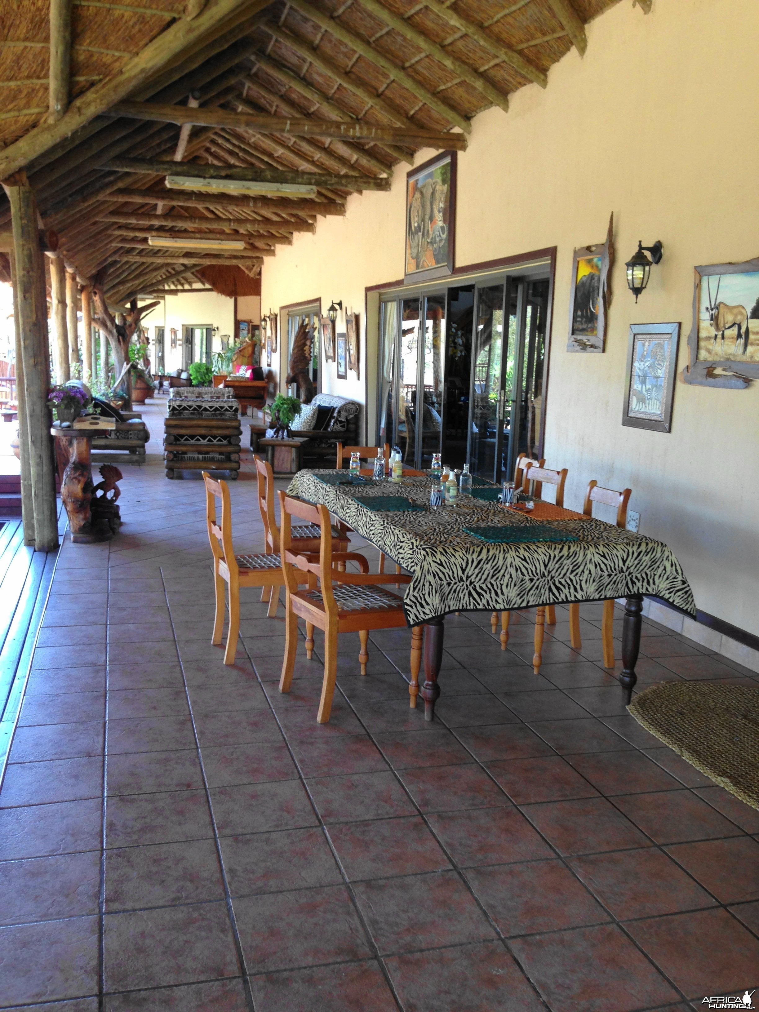 Outside dining area River Lodge Limcroma
