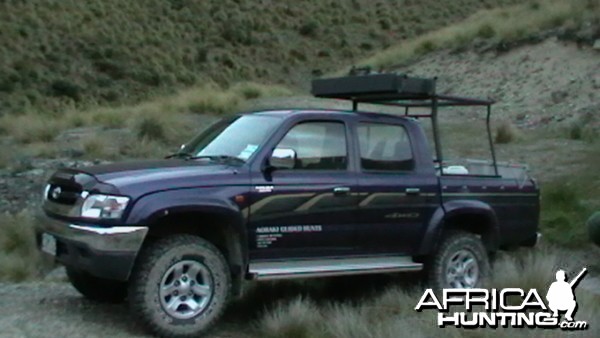 Spotlighting set - up off back of Hilux