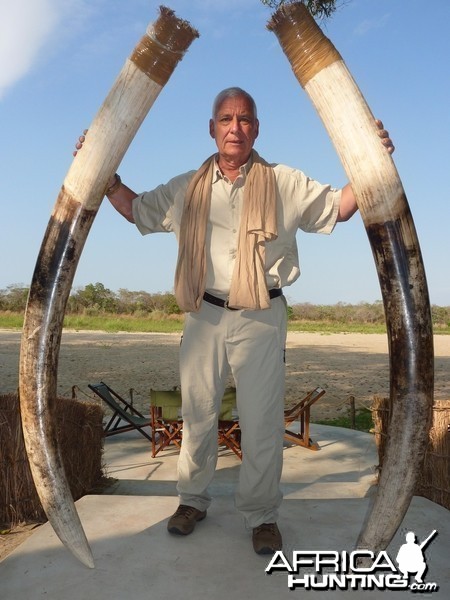 Big Elenpahnt hunted in Tanzania