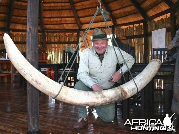 78 pound tusker - Johan Calitz Safaris in Botswana