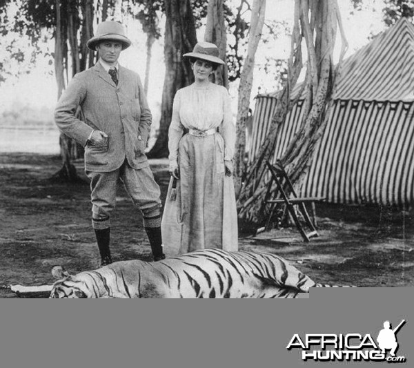 Lord and Lady Curzon with Tiger shot in India, 1903