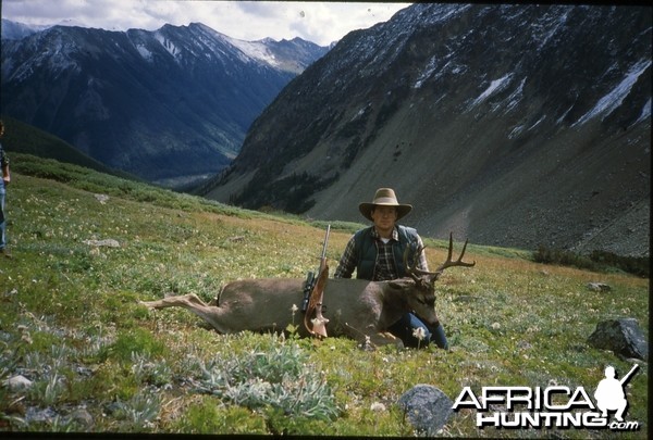 Hunting Buck Canada