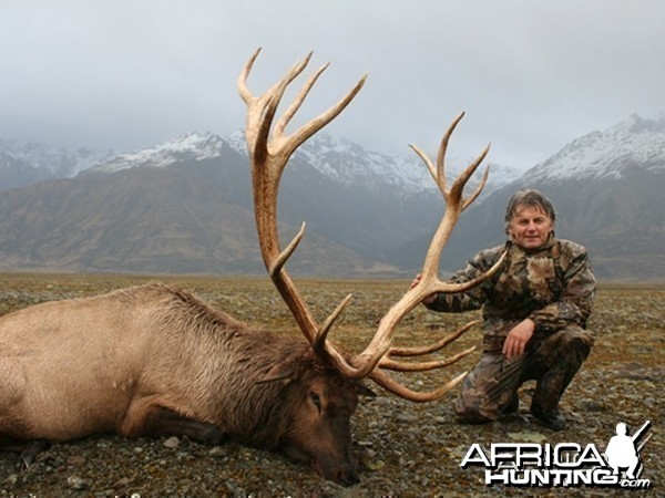 Hunter and Writer J. Alain Smith New Zealand Wapiti