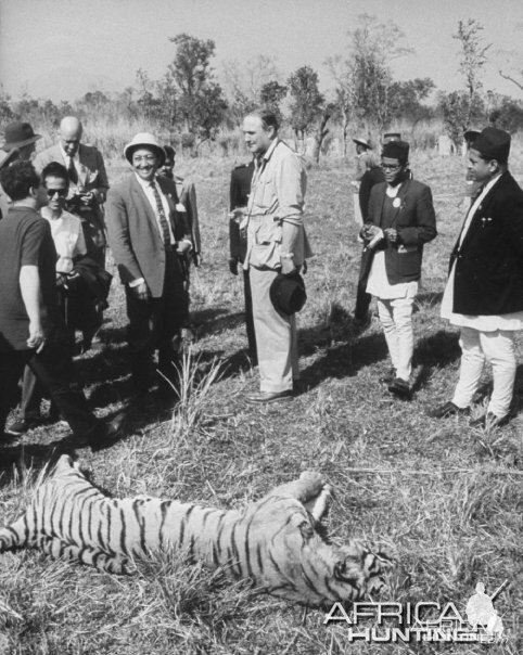 Hunting Tiger - India 1935