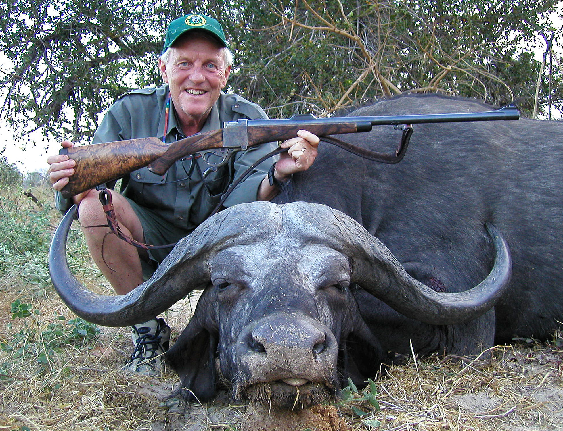 000 Jeff-Farq-with-buffalo.jpg