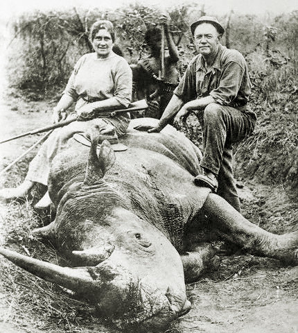 1922 - American hunters in Zululand with rhino.jpg