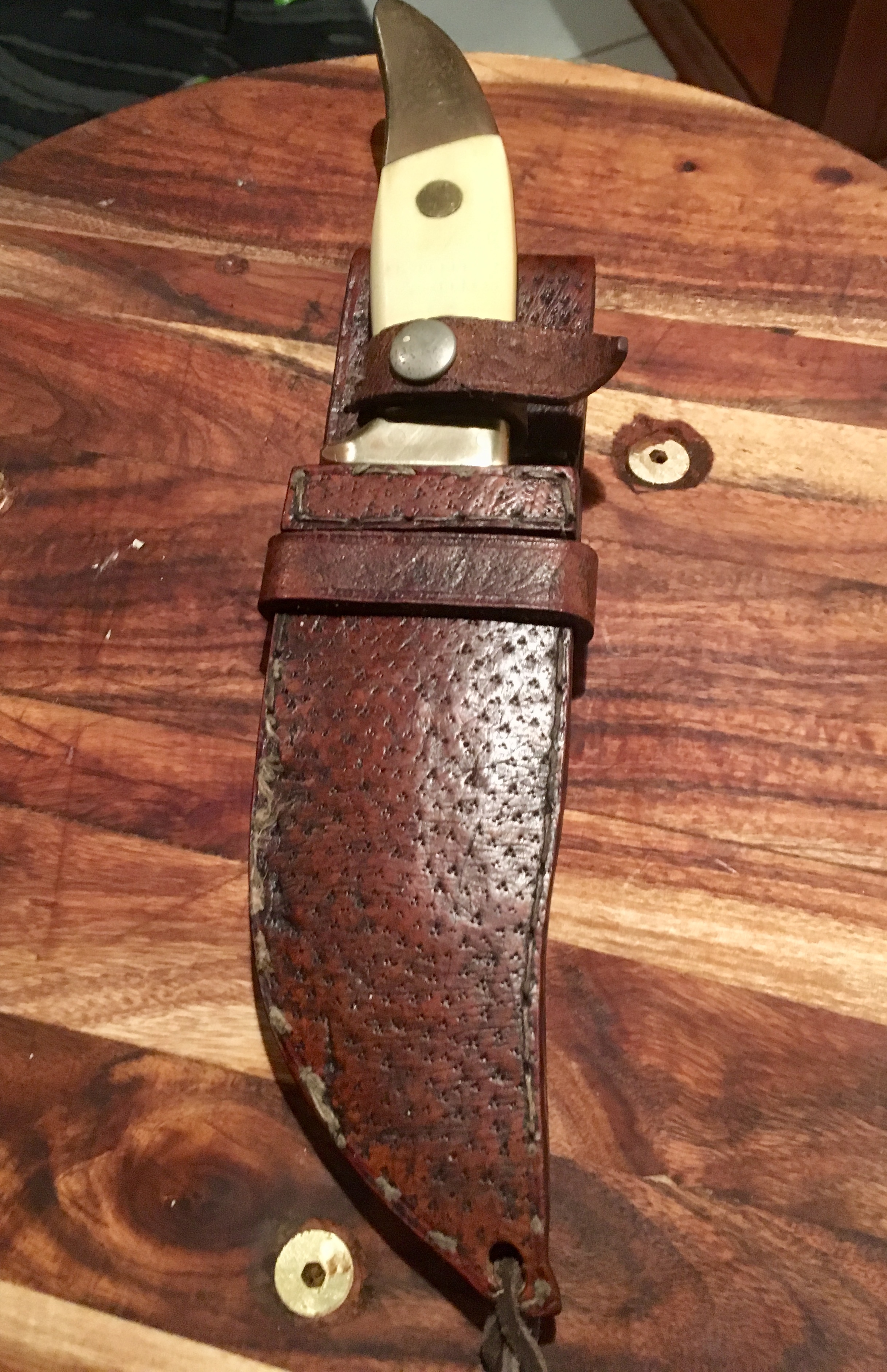 Help identify a custom knife maker
