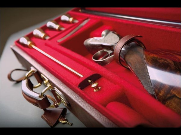 From custom-made gun cases, to pocket knives and daggers, as well as various tools and elegant...jpg