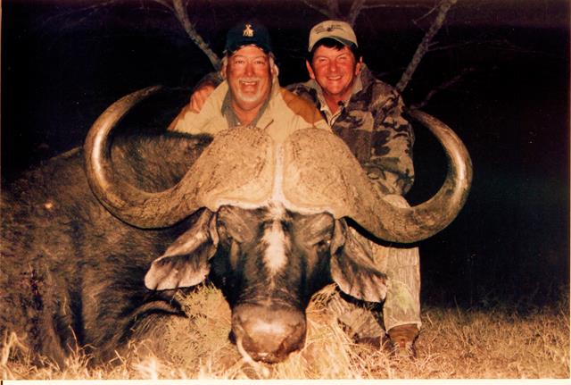 johnny-vivier-professional-hunter-buffalo-01.jpg