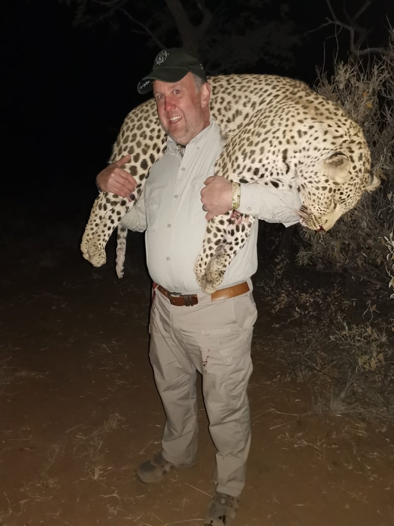 Leopard Namibia.jpg