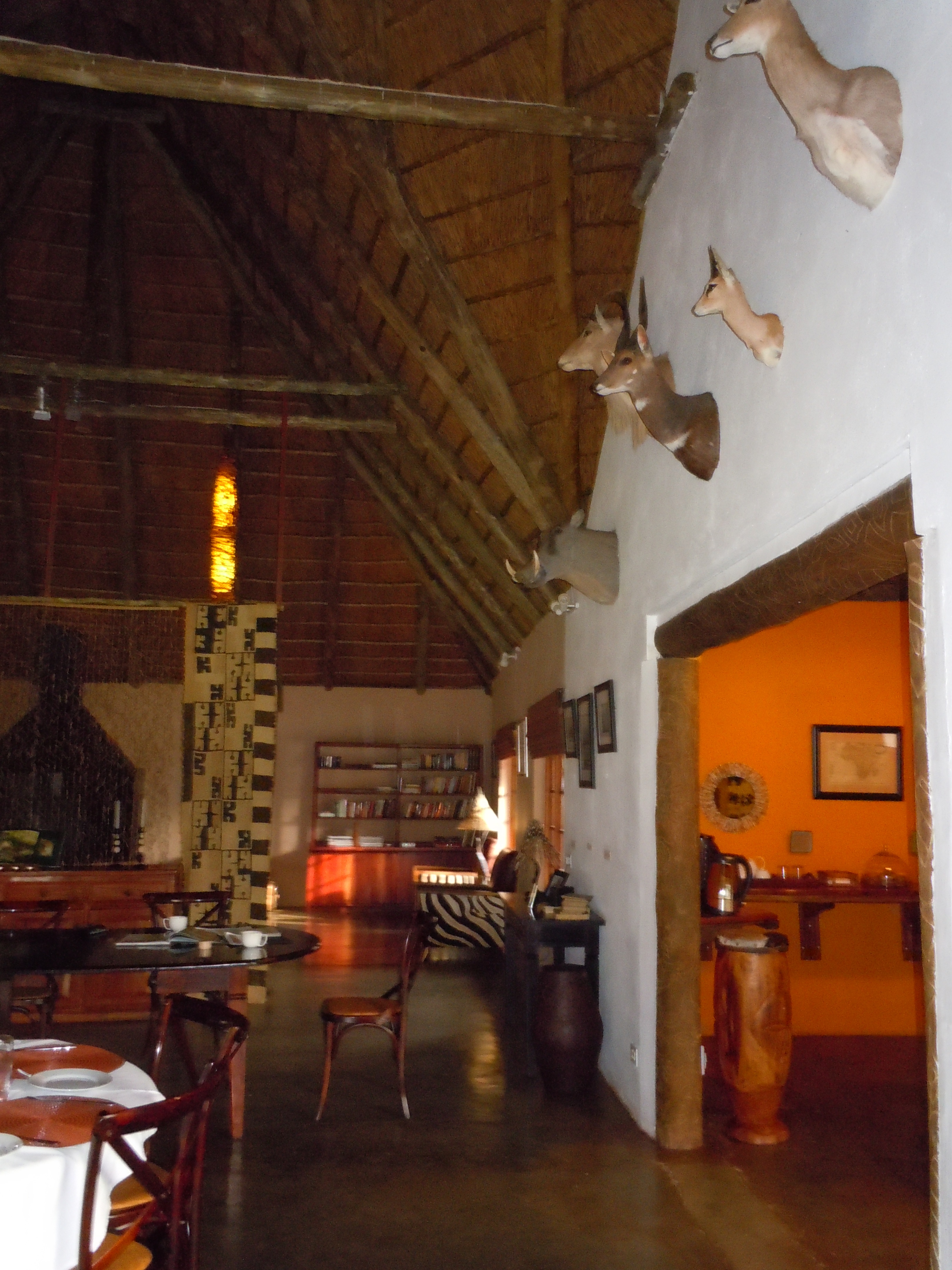 lodgediningrm.JPG