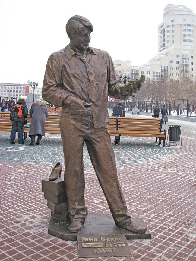 Pamyatnik-Gene-Bukinu.jpg