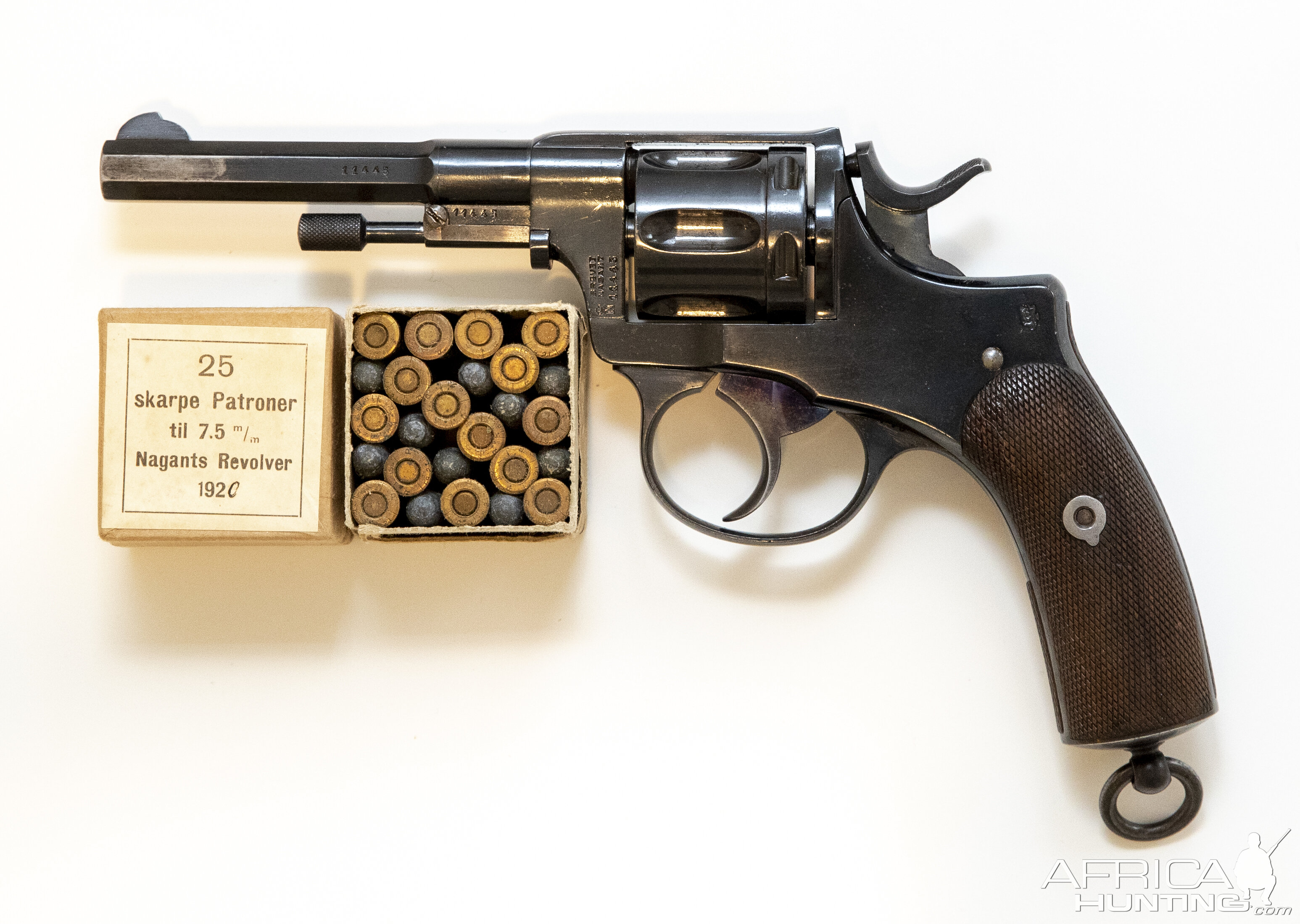 Revolver-Nagant-Nagant-M1893.jpg