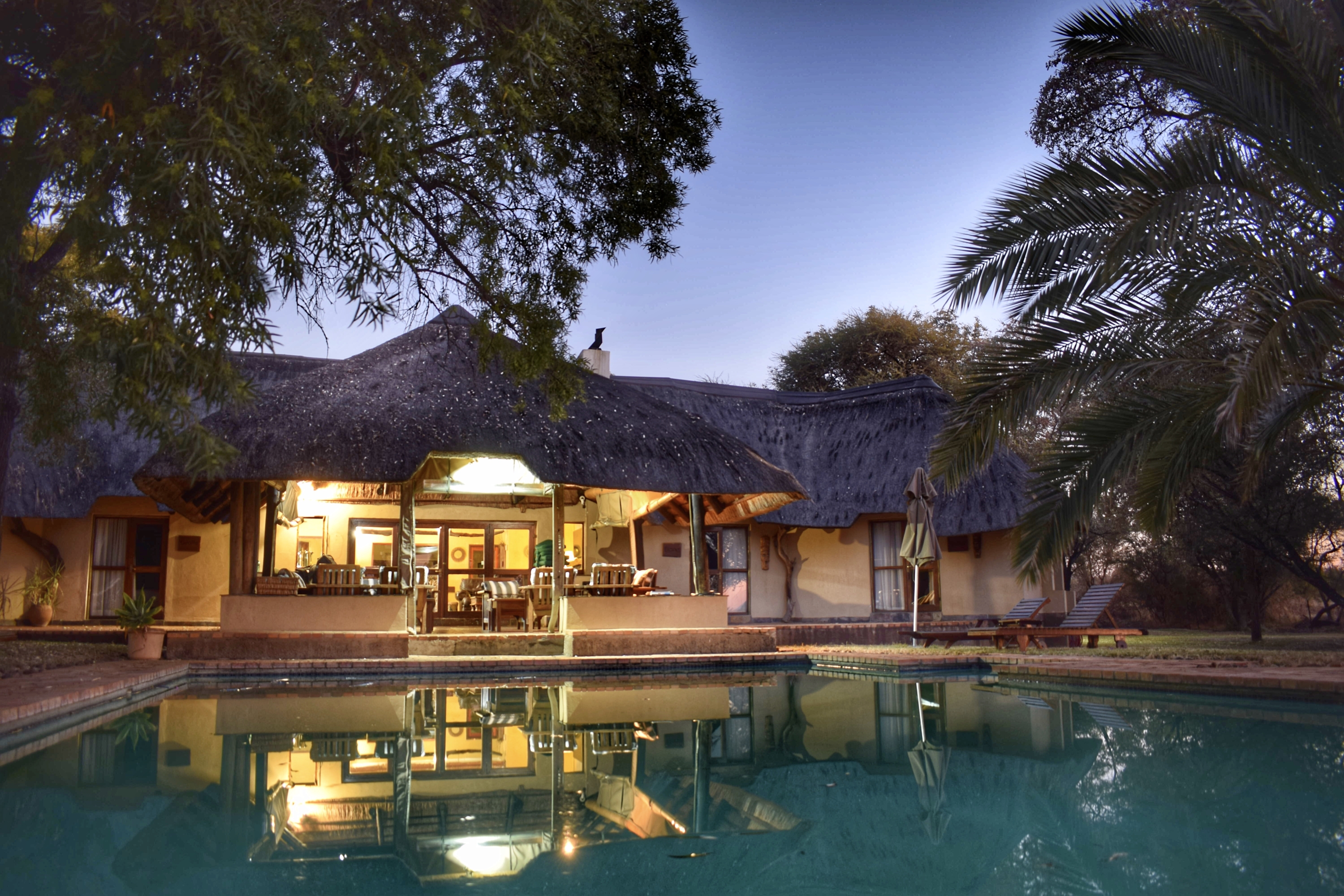 rsz_main_lodge_reflection.jpg