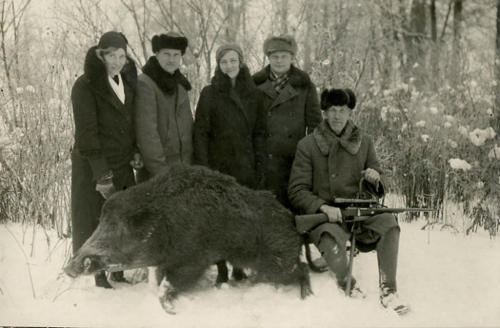 Wild boar shot - Romania, 1930.jpg