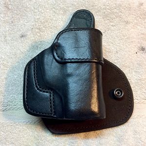 Azula Black leather Paddle holster for a Sig P365